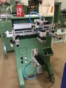 內(nèi)江化妝品盒子箱子曲面絲印機(jī)廠家半自動(dòng)絲印