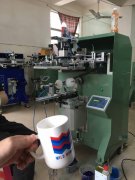 南寧油漆桶機(jī)油桶平面絲印機(jī)廠家半自動(dòng)絲印機(jī)