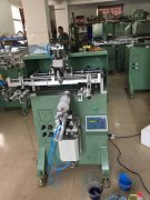 北海外賣打包盒轉(zhuǎn)盤絲印機廠家半自動絲印機