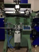河池礦泉水蓋曲面絲印機廠家半自動絲印機